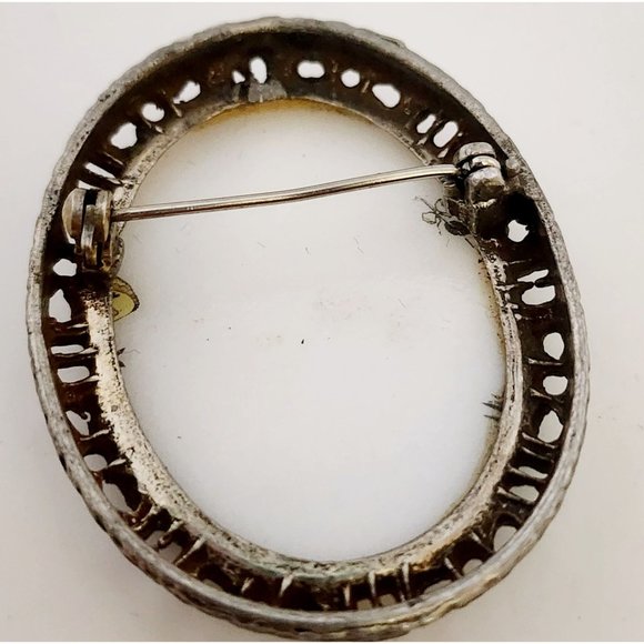 Vintage Porcelain Couple Scene In Nice Setting Brooch (A3375) - Picture 3 of 4